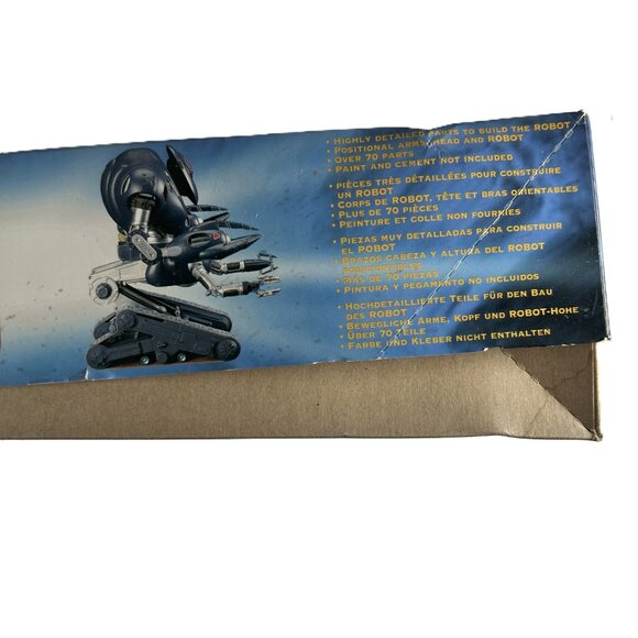 AMT ERTL Vintage Lost in Space Robot Plastic Model Kit #8458 1998 - Picture 3 of 14